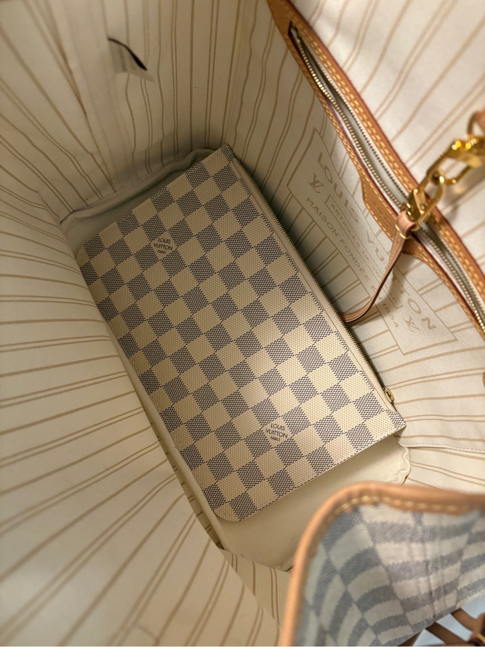 Louis Vuitton Neverfull MM in Damier Azur - Picture 16 of 16